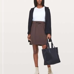 *SOLD* Lululemon On The Fly Skirt *21" in Black Satin | Size 6